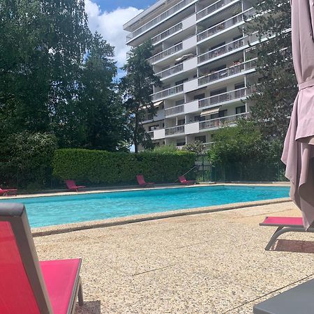 Kusmi Love Piscine Proche Du Lac آنسي المظهر الخارجي الصورة